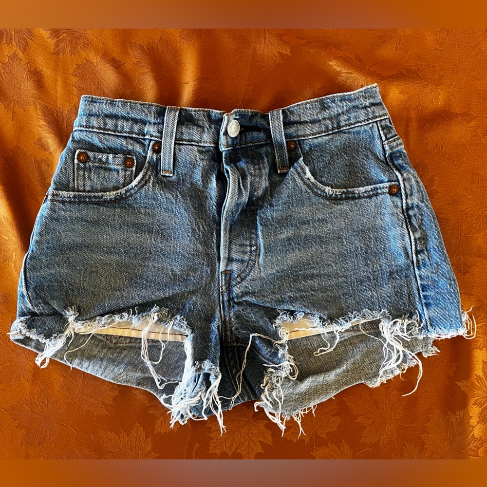 Levi's 501 Denim Shorts (Medium Wash)